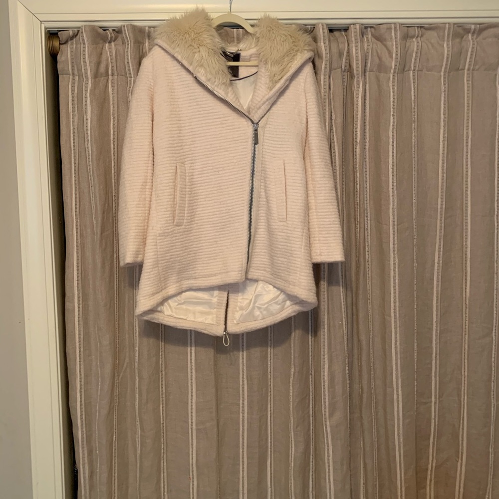 EUC, Ivory coat, M, faux fur hood, Vince Camuto